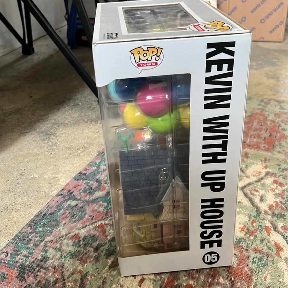 Kevin with Up House Funko Pop - Picture 6 of 9